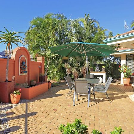 Golden Cane Bed & Breakfast Bargara Exterior photo