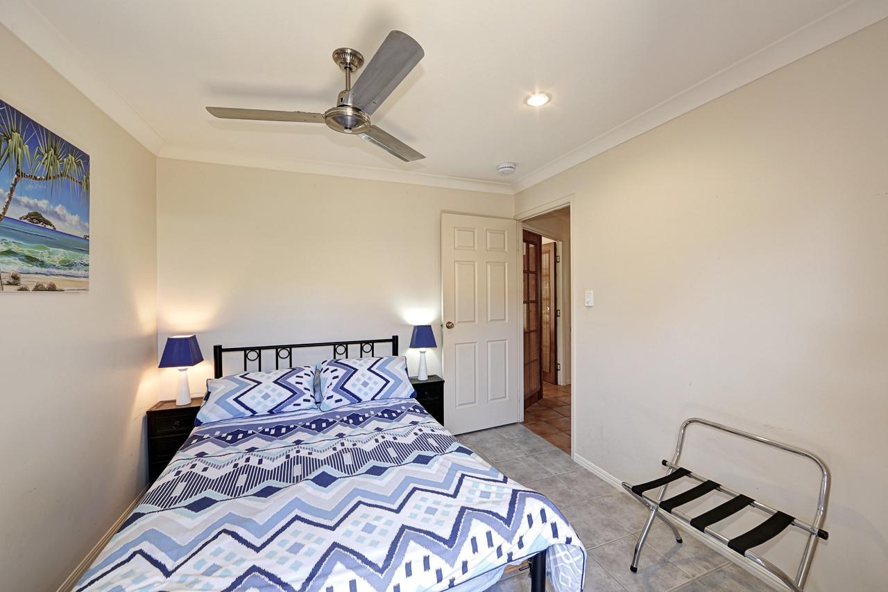 Golden Cane Bed & Breakfast Bargara Exterior photo