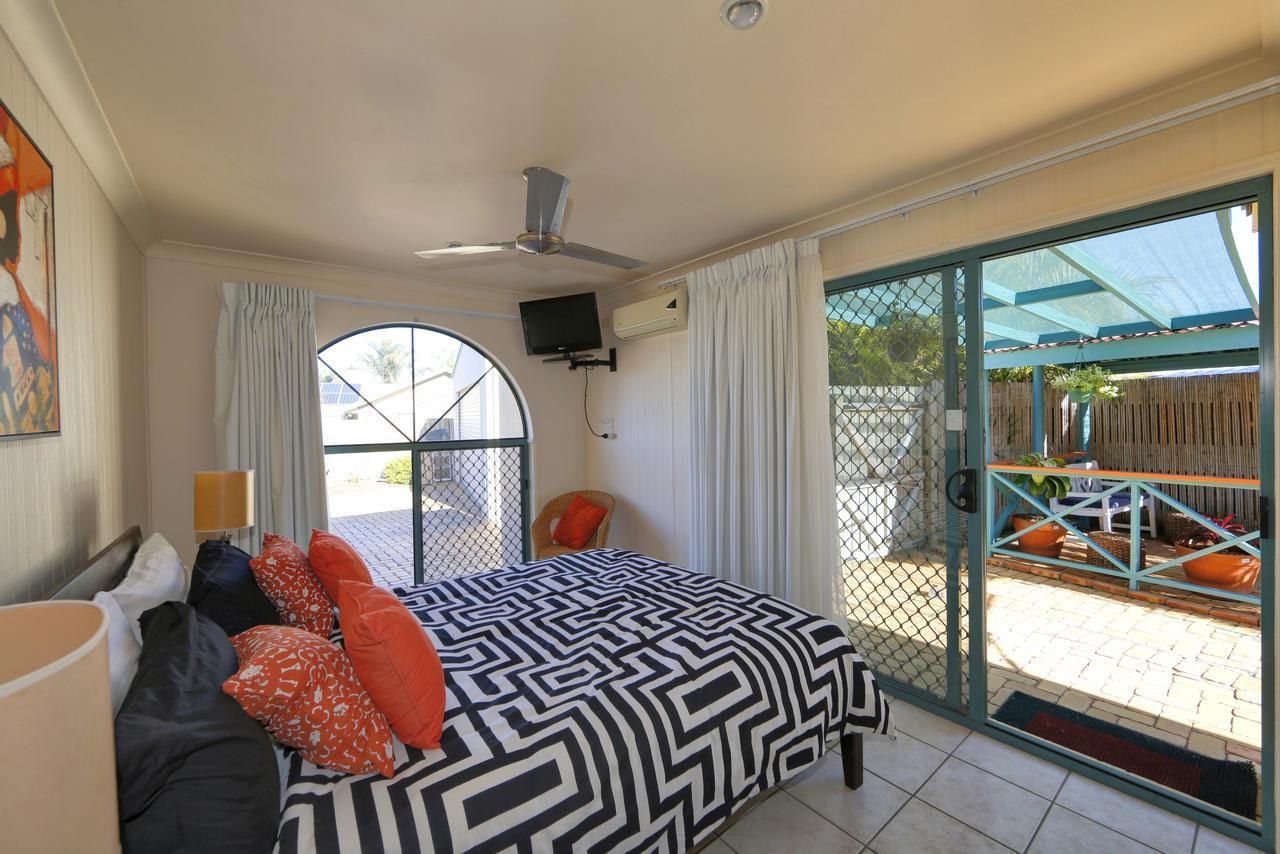 Golden Cane Bed & Breakfast Bargara Exterior photo