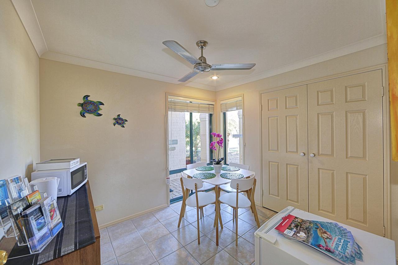 Golden Cane Bed & Breakfast Bargara Exterior photo