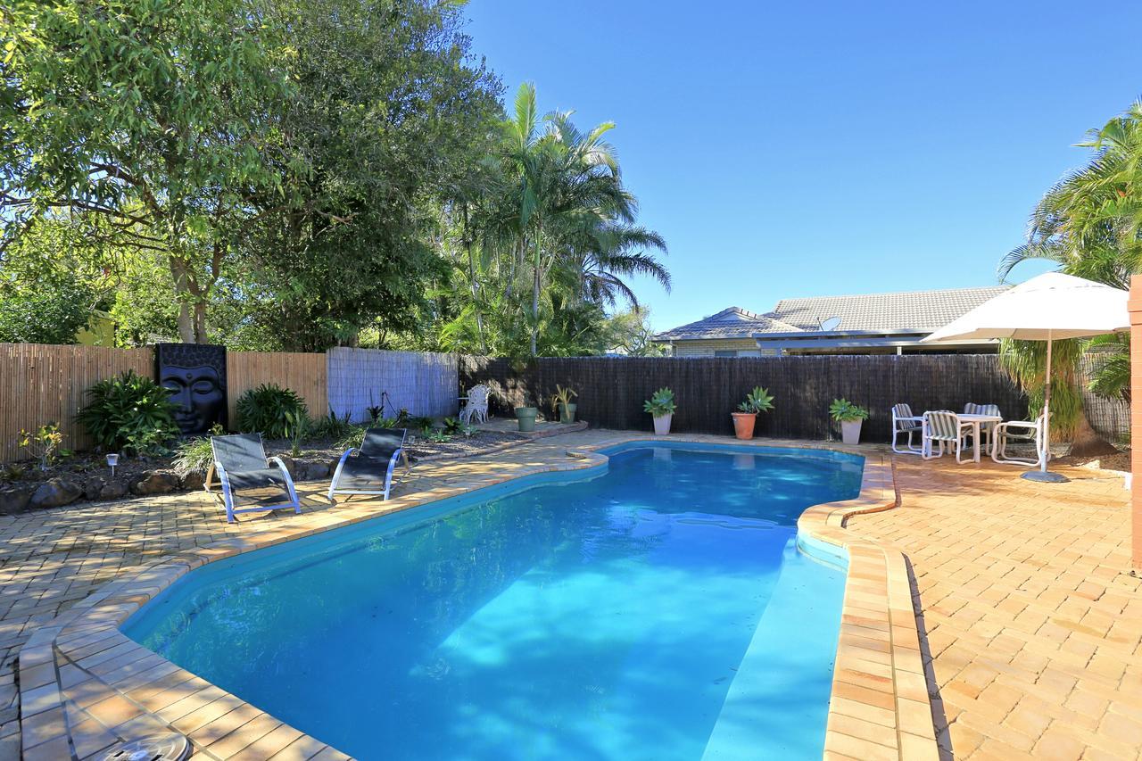 Golden Cane Bed & Breakfast Bargara Exterior photo